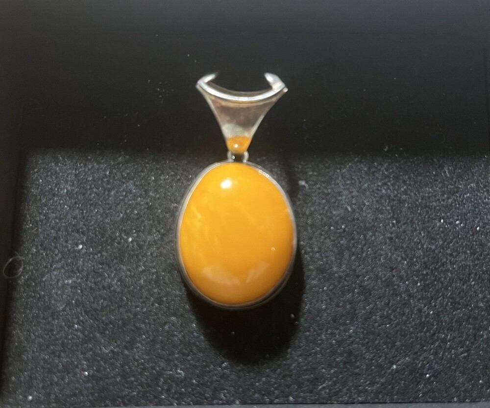 Vintage Sterling 925 Silver Baltic Butterscotch Amber Pendant